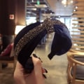 Miniatyrbilde 2 av 4: Håndlaget luksusdiadem i fløyel med bred krystallbåndsknute Green one size