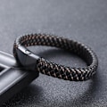 Miniatyrbillede 1 af 4: Sort armbånd i ægte læder med flettede farvede tråde og magnet Black one size