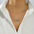 Miniatyrbild 1 av 3: Silverfärgat halsband med ordet ''MAMA'' gåva till mamma strass Silver one size