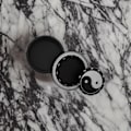 Miniatyrbilde 5 av 5: Snusboks i sort aluminium for all snus - zhen ying yang øyne hvite Black