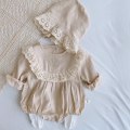Miniatyrbilde 2 av 3: Brodert body med blonder og lange ermer inkluderer hatt Beige 13-18 Months