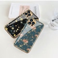 Miniatyrbild 3 av 7: iPhone 12 Pro Max lyxigt glas-skal mönster guld barock fjäder blomma White one size