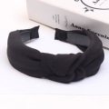 Pikkukuva 1 / 7: Kaunis tiara, jossa on solmu kangasta useissa eri väreissä Black one size