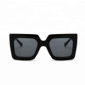 Miniatyrbilde 2 av 3: Square oversize black Cardi sunglasses Black one size