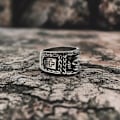 Miniatyrbillede 2 af 5: Skull and Cross Ring i rustfrit stål med kædedetaljer Silver one size