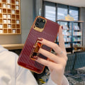 Miniatyrbild 2 av 9: iPhone 11 Stilrent lyxigt skal med gulddetaljer och fällbart ställ Röd one size