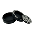 Miniatyrbillede 2 af 3: Sort aluminium snusboks med cool kranie hjerte mønster Black