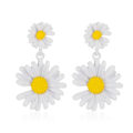 Miniatyrbillede 1 af 4: Sterling sølv daisy øreringe solsikke blomst flere farver White one size
