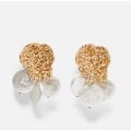 Miniatyrbilde 2 av 2: Earrings with gold and pearls Gold one size