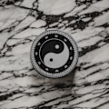 Miniatyrbilde 1 av 5: Snusboks i sort aluminium for all snus - zhen ying yang øyne hvite Black