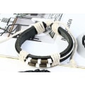 Miniatyrbillede 2 af 3: Håndlavet armbånd i sort læder & hvid knude Black one size