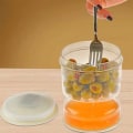 Miniatyrbild 4 av 5: Pickel- och Olivburk med Timglasdesign, Pickelgrepp, Saftseparator, Pickelbehållare