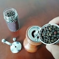Pikkukuva 3 / 5: Massiivipuinen käsikäyttöinen mylly ja pippurimylly restaurointiin, päivitykseen ja säädettävällä paksuudella varustetut pippurimyllyt (8,5 x 6 cm)