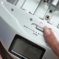 Miniatyrbillede 4 af 5: TG Universal Batterilader med LCD-display grå