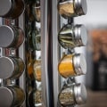 Miniatyrbilde 4 av 5: TG Roterende Krydderstativ i Rustfritt Stål - 16 Glass - Sølv
