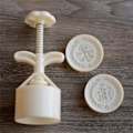 Miniatyrbild 5 av 5: Månkakaformar Kinesiska Ordformade Månkakastämplar Månkakaverktyg Plastmaterial för Midsommarfestivalen DIY-bakning