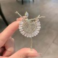 Miniatyrbilde 3 av 5: Ballerina-brosje med krystaller Høy kvalitet Corsage Anti-tapt brosje Høy kvalitet side-sjalspenne