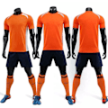 Pikkukuva 5 / 5: Muokatut jalkapallopaidat ja shortsit miehille ja naisille nuorten ja aikuisten kooissa, pelaajan nimi ja numero painettuna, Oranssit 3 XL