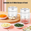 Miniatyrbild 3 av 5: Mini Elektrisk Lökhackare med 2 Behållare, Multi Elektrisk Köksmixer Hackare 250ML+100ML, USB Uppladdningsbar för Grönsaker Frukt Kött (Vit)