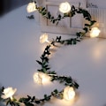 Miniatyrbild 2 av 10: Rosaröd rottingljusslinga LED skum små vita blommor rottingljusslinga bröllop inomhus balkong dekorativt ljus Lila blomsterranka Purple flower vine 4.5m 30LED solar