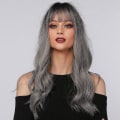 Miniatyrbilde 2 av 5: TG Ombre Grå Parykk Med Bangs Lang Ombre Grå Parykk Med Svart Rot Lang Grå Parykk For Dame Syntetisk Bølge