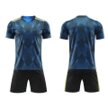 Miniatyrbillede 4 af 5: 2022 Engros Fodboldtrøjer Uniform Sæt Tilpasset Klub Logo Fodboldtrøje Fremstillet med Høj Kvalitet Lilla XL