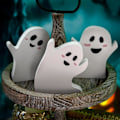 Pikkukuva 4 / 4: Halloween-puupatsit Sööt kummituskoriste juhlatyyliin kotipöydän keskipisteeksi