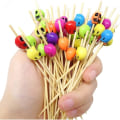 Pikkukuva 4 / 5: 100 Bambuukallococktailtikkuja (Monivärinen Kallo, 4,7\")