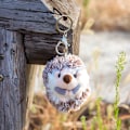 Miniatyrbillede 5 af 6: 2 stk. mini plysdyr legetøj Sød pindsvin Nøglering Nøglering Bilnøgleposer Håndtaske Charms Vedhæng til børn Piger-AD5-