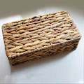 Miniatyrbillede 2 af 4: Tøjkurve Opbevaringsskab Bord Servietdispenser Rattan Servietkurv Flettet Papirhåndklædeholder Dekorativ Rattan Kurv