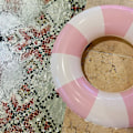 Miniatyrbild 4 av 5: Medium Badring för Barn och Vuxna, 63 cm Klassisk Randig Pool Innerring, Uppblåsbara Poolleksaker, Flyt Naken, Pool Flytleksaker Vuxenstorlek för Sommarpool