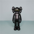 Miniatyrbillede 2 af 2: 8\"/20cm Ka-Ws Actionfigur - Premium Actionfigur og Modelkunst til Hypebeast og Kawed Room Decor - Perfekt til Gavegivning og Helligdage Sort