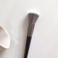 Pikkukuva 7 / 8: 1kpl kosmeettinen sivellin Face Makeup Contour Foundation Powder poskipuna black C