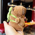 Miniatyrbilde 4 av 8: Kawaii Plussj Snotty Capybara Nøkkelring e Capybara Med Skilpadde Ba A1