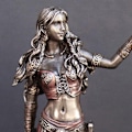 Miniatyrbild 3 av 8: Resin Statyer Morrigan The Celtic Goddess of Battle With Crow & Brown A