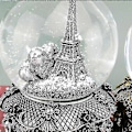 Pikkukuva 2 / 4: Pariisin Eiffel-tornin lumipallo-musiikkilaatikko automaattisella lumisateella ja värikkäillä valoilla, 100 mm korkea 6 C Boris (FMY) silver