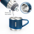 Miniatyrbillede 5 af 5: 500L Isoleret Termokande i Rustfrit Stål: Lækagesikker Rejsekrus, 2 Ekstra Kopper, Til Varme/Kolde Drikke (FMY) Blue