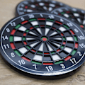 Miniatyrbilde 2 av 4: 12 stk Dartbrett-design Underlag Hjemmekupute Bord Varmeisolerende Matte (FMY) Black 10.40X10.40X0.60CM