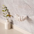 Pikkukuva 3 / 5: Seinälle kiinnitettävä pallopidike, käsipallon pidike, pallonäyttöhylly, seinävarasto koripallolle, jalkapallolle, lentopallolle (FMY) White