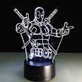 Pikkukuva 3 / 5: Wekity 3D-lamppu Deadpool Kaukosäätimellä Paras Lahja Pojille Akryyli Pöytä Yövalo Kalusteet Koristeellinen Värikäs 7 Väriä Vaihtuu Kotitalous H (FMY)