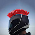 Miniatyrbilde 4 av 5: Kaesi Klippbar Hjelm Parykk Avtakbar Høytemperatur Silke Lys Farge Hjelm Mohawk Hjelm Tilbehør (FMY) Red