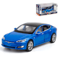 Pikkukuva 1 / 5: Tesla Model S -auton malli valolla ja avattavilla ovilla, musiikkisimuulaatiolla
