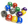 Miniatyrbillede 1 af 3: 10 stk. Nummer 1 2 3 1 2 3 D6 14mm Akryl Terninger 6-sidede Terninger til Brætspil Kuber 6 Farver Shry  (FMY)