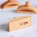 Miniatyrbillede 2 af 5: Vægophæng til tæpper | Træ tæppevægophæng, tæppeophængsklemmer, tæppeudstilling, vægklips til tæpper, vægtæpper, stofkunst  (FMY)
