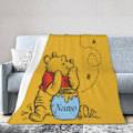 Miniatyrbillede 4 af 5: 1 stk. Tilpasselig Winnie the Pooh Personlig Navn Tæppe Blødt Flanel Tæppe, Hyggeligt og Varmt Rejsetæppe, Digitalt Trykt Sæsonbestemt Tilbehør (FMY) 60inch*80inch