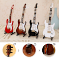 Miniatyrbild 2 av 4: Mini Klassisk Gitarr/Elektrisk Gitarr Modell Julgransprydnad - Dekorativ Miniatyr Replika Gitarrer  (FMY) Red Electric Guitar