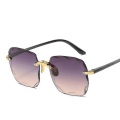 Miniatyrbillede 2 af 5: Firkantede Rimløse Solbriller Kvinder Luksus Designer Sommer Røde Briller Mode Solbriller Til Mænd UV400 Skygger Oculos (FMY)