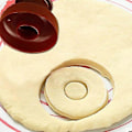 Miniatyrbilde 4 av 5: Donutform, Bakebrett, Donut, Donutlaging, Kjøkkenform, Bakeri og Konditori (FMY)