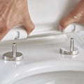 Pikkukuva 1 / 3: 1 Pari WC-istuimen sarana, WC-istuimen saranan kiinnitykset, WC-istuimen kiinnitysosan yläkiinnitys Yleiskäyttöinen kiinnityspultti Laajennus  (FMY)