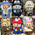 Miniatyrbillede 5 af 5: labubu dukketøj første generation anden generation blind box labubu dukketøj (strikket hat + smækbukser + hvid sweater + tørklæde) White Forest